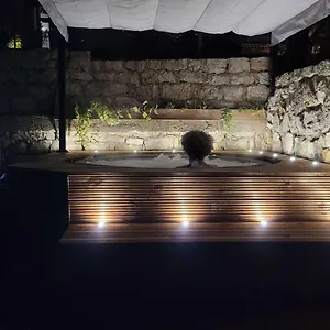 https://les-lodges-de-loliveraie-de-virevent.fr-provencehotel.com